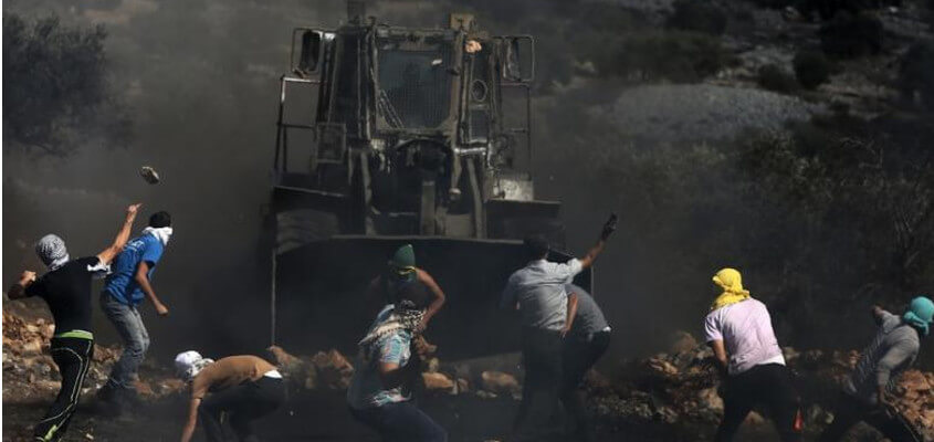 Palestinians VS bulldozer