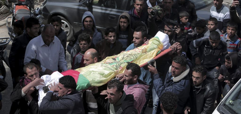 mourning palestinians