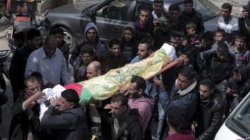 mourning palestinians